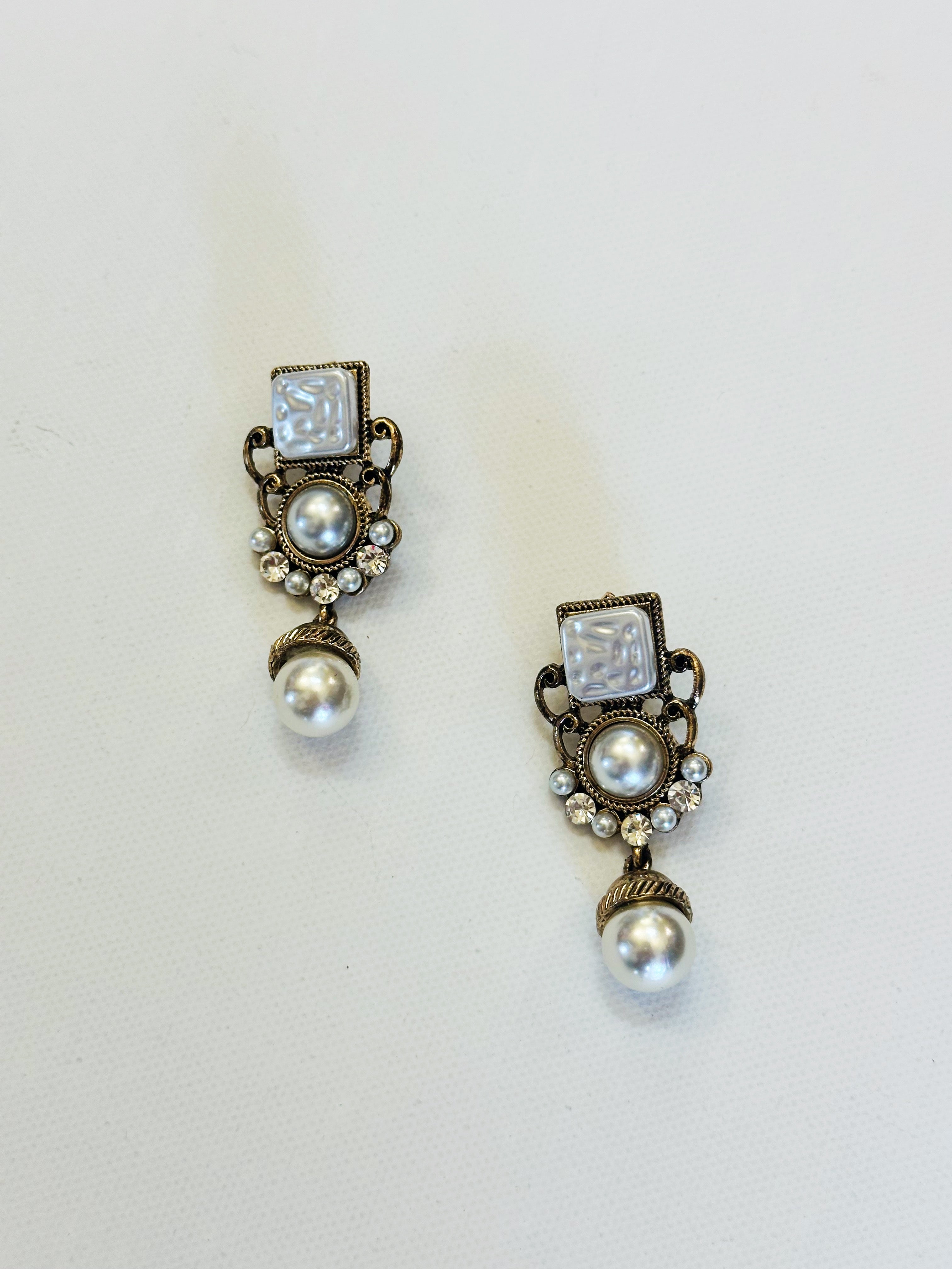 Madeline pearl drop earring