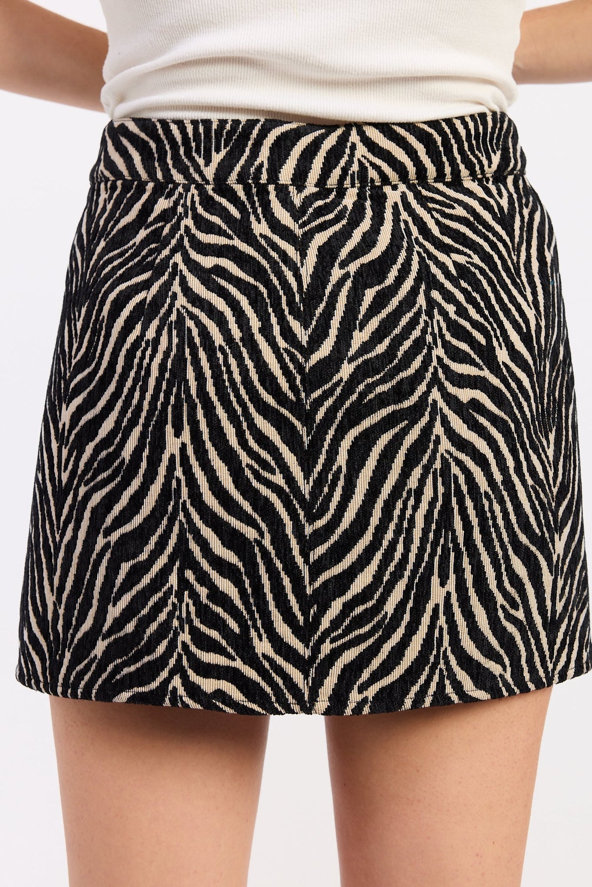 Hausen Lucienne Skirt in Tan Black, style IPJ5239S, back view